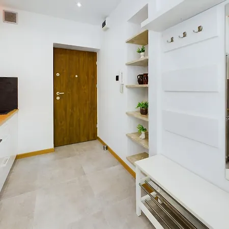 Beautiful Perfect For Remote Work By Renters Apartment Warsaw