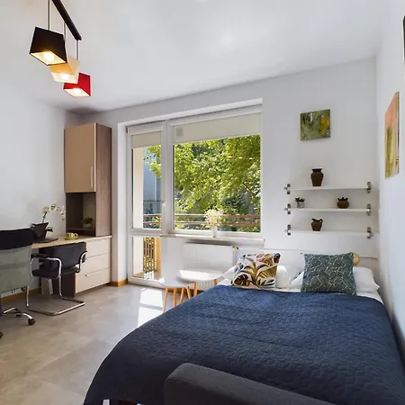 Beautiful Perfect For Remote Work By Renters * ワルシャワ